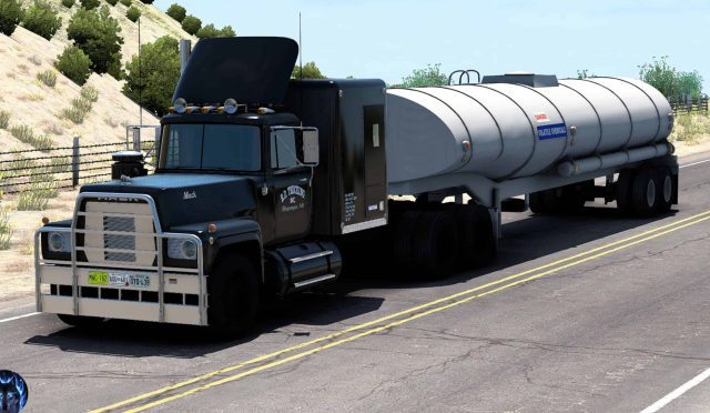 Mack-RS700L-Fruehauf-Tanker-v1-1